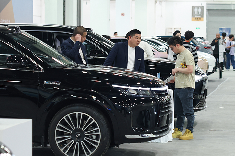 Car Sales in China to Grow Again This Quarter Amid Price Cuts, New Vehicle Options